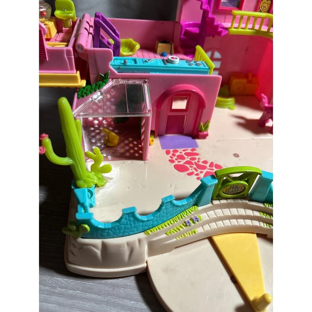 Vintage Polly Pocket Magnetic Pet Adventure Pink House Playset with Dog Figure